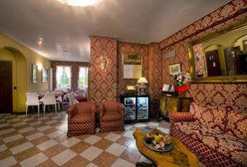 Mignon Venecia