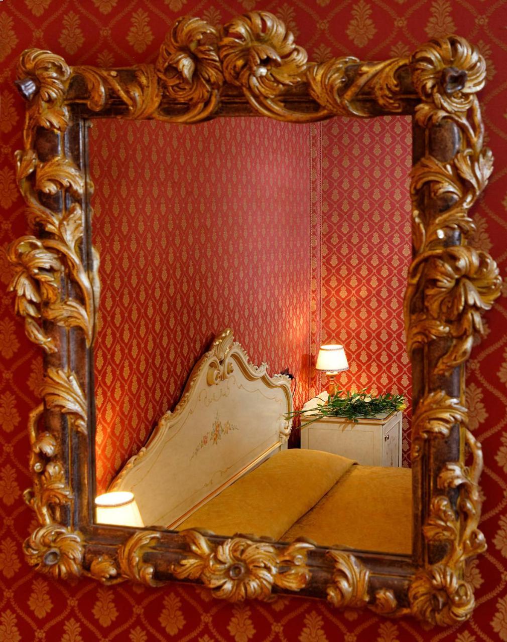 Mignon Venecia